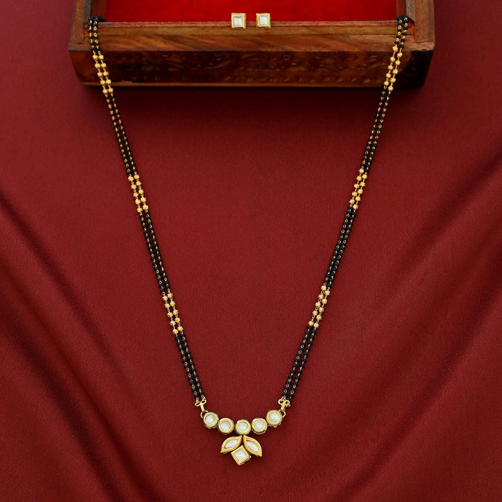 Hetva Mangalsutra Kundan Neckpiece With Stud