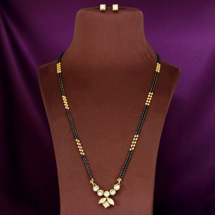 Hetva Mangalsutra Kundan Neckpiece With Stud