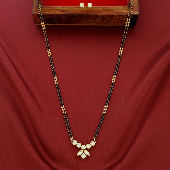 Hetva Mangalsutra Kundan Neckpiece With Stud