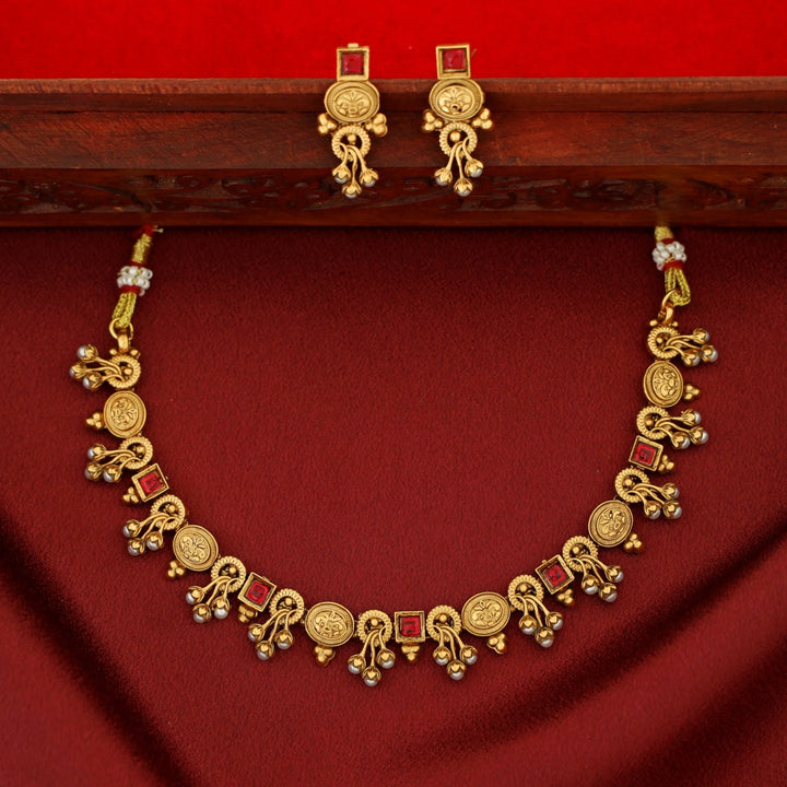 Varsha Kemp Stone Flower Bud Pearl Short Neckpiece With Earring