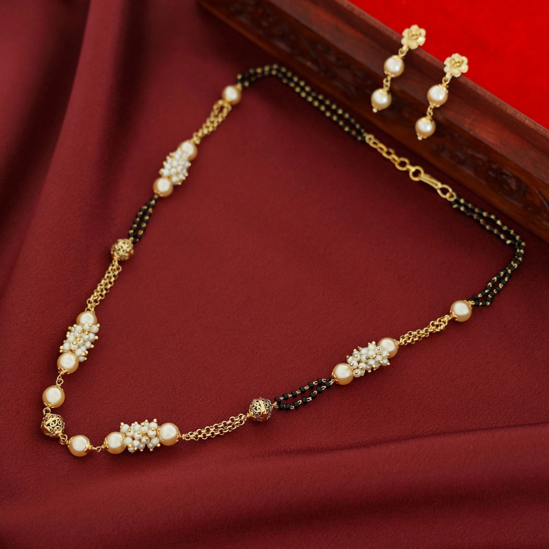 Chaitra Pearl Neckpiece With Earring