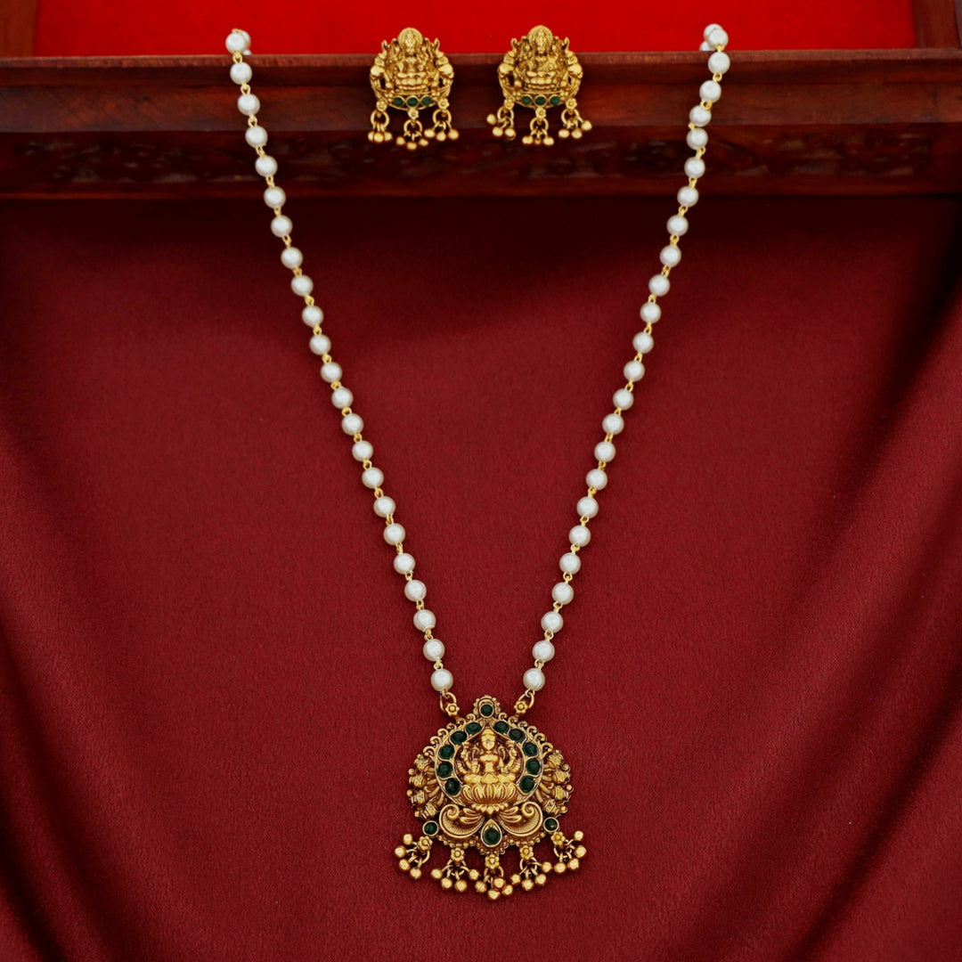 Deesha Devi Pendant Pearl Neckpiece With Earring