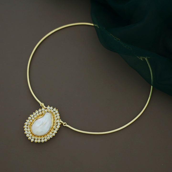 Baroque Cluster Pearl Golden Neck Cuff