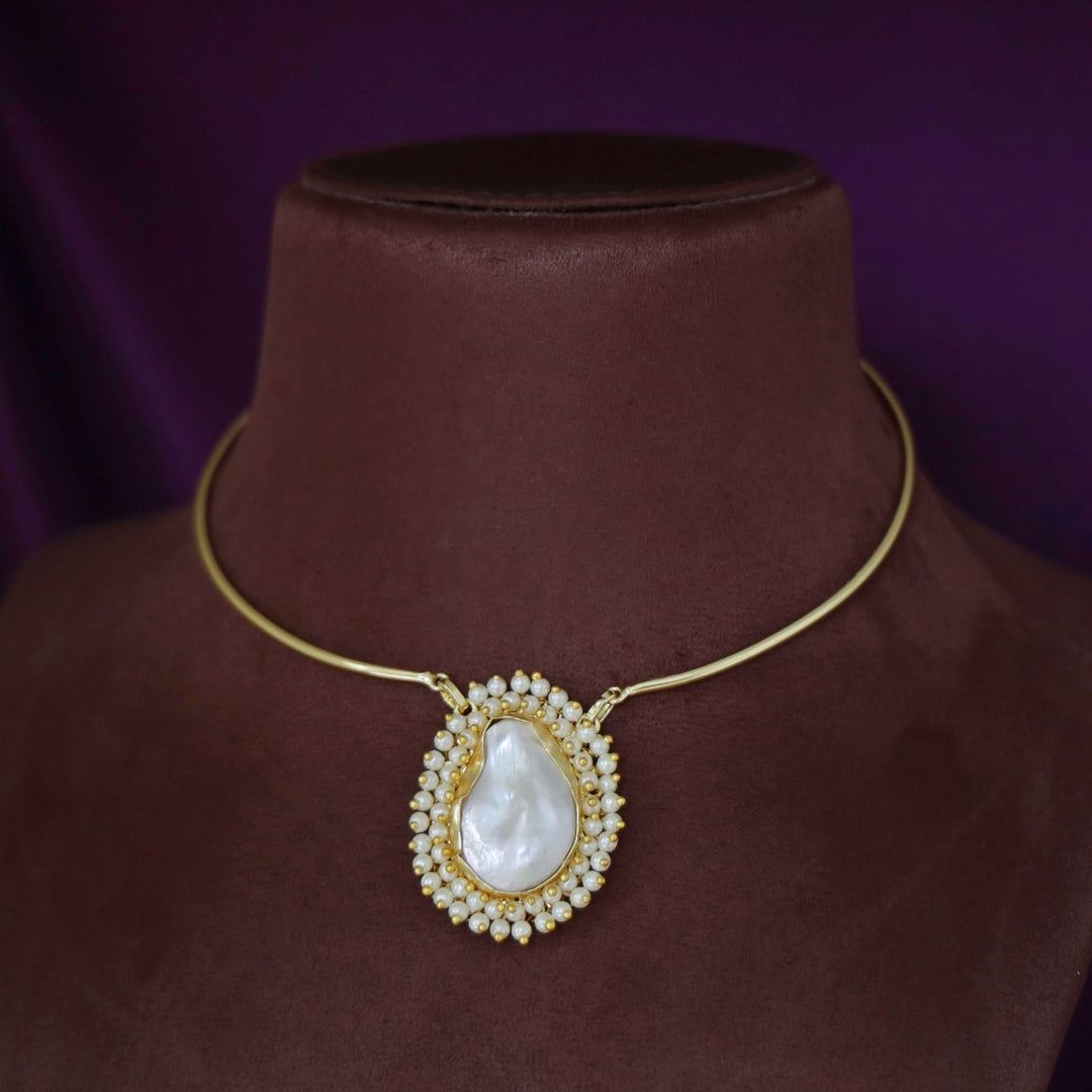 Baroque Cluster Pearl Golden Neck Cuff