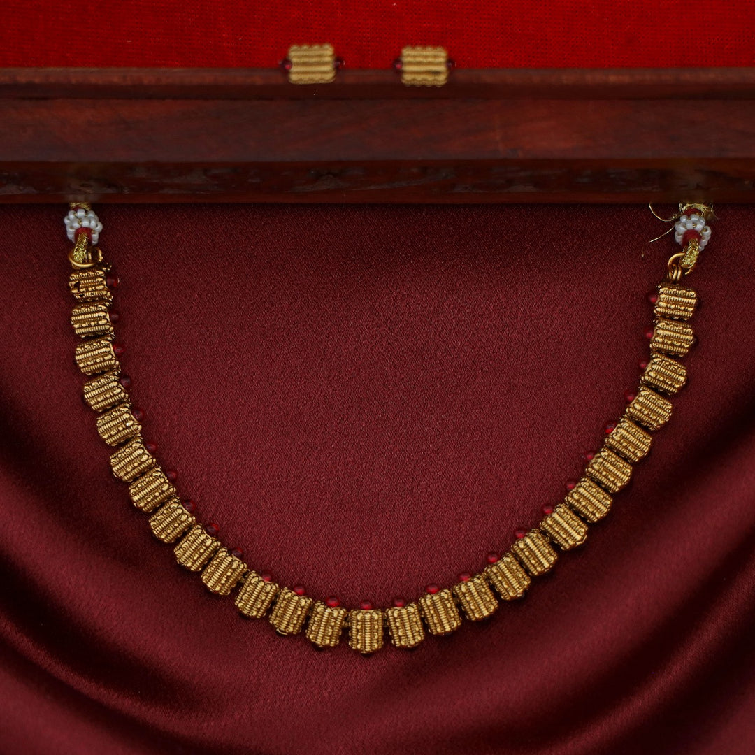 Aatmika Pearl Short Neckpiece / Choker With Earring