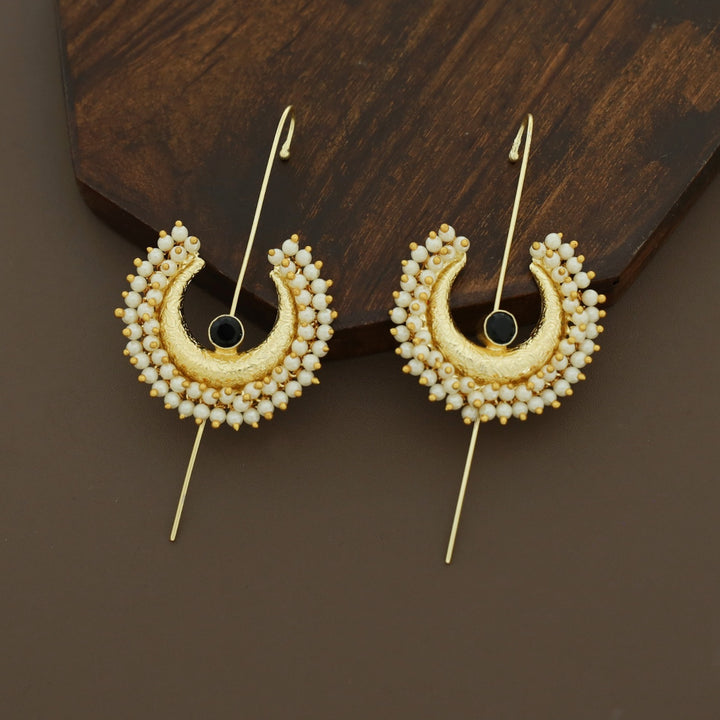 Jinsa Half Moon Cluster Pearl Glossy Ear-Cuff