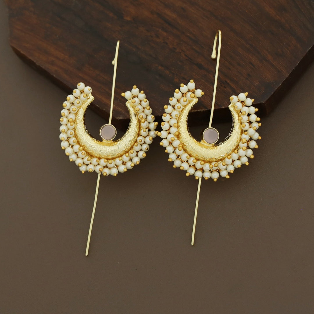 Jinsa Half Moon Cluster Pearl Glossy Ear-Cuff