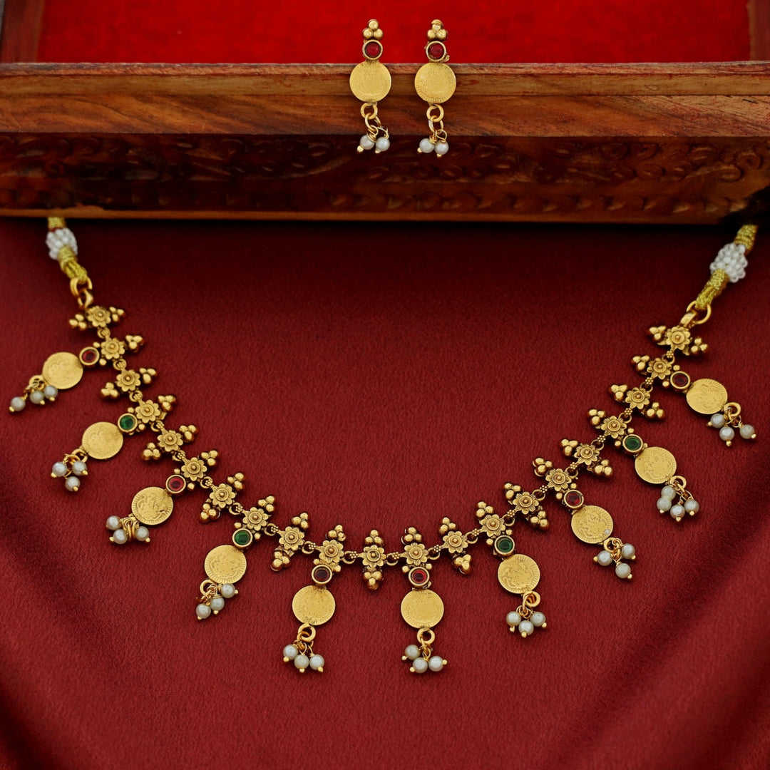 Thushara Kashi Pearl Short Neckpiece With Earring