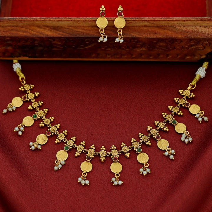 Thushara Kashi Pearl Short Neckpiece With Earring
