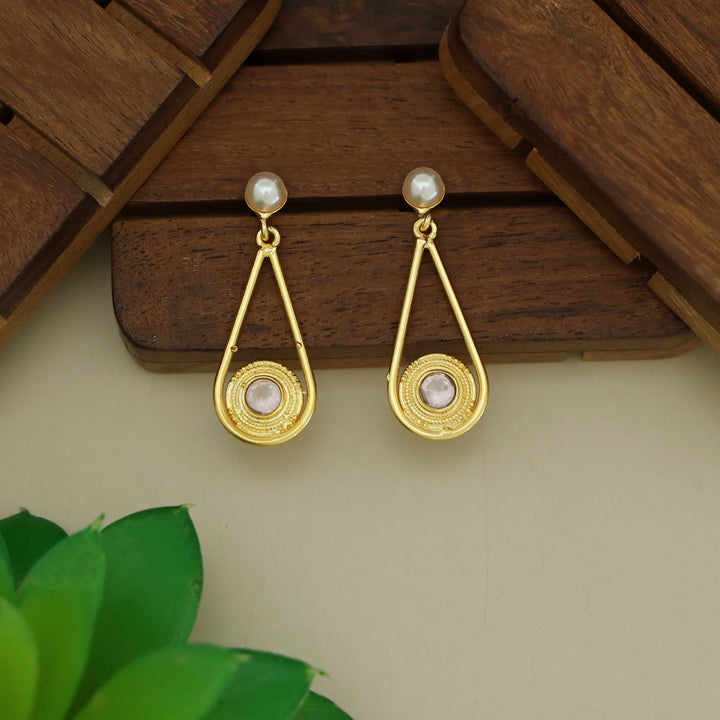 Ginny Golden Swing Pearl Glossy Earring