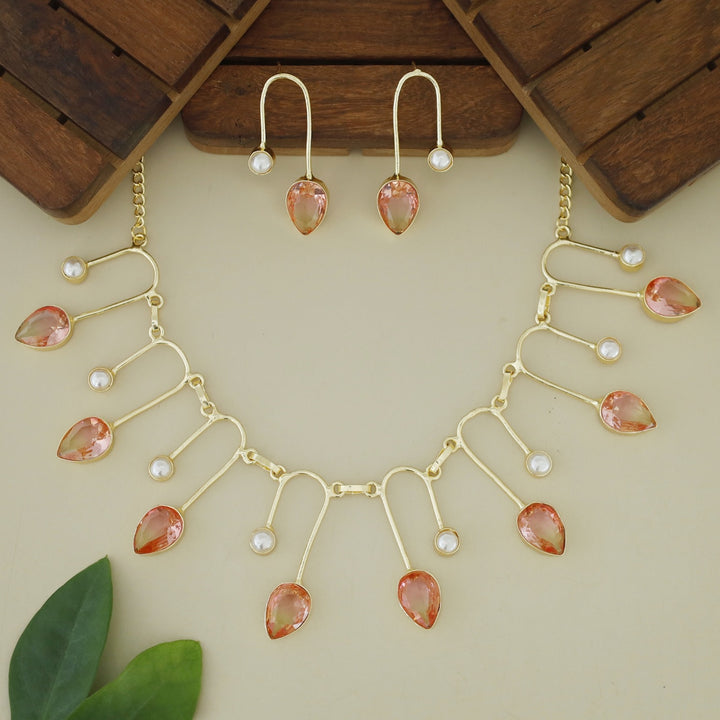 Delta Golden Glossy Drop Pearl Neckpiece With Earring