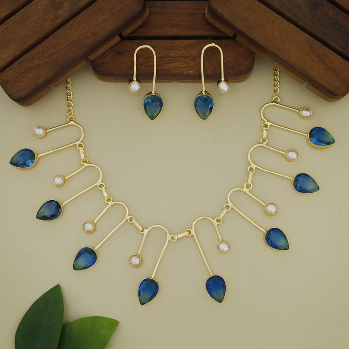 Delta Golden Glossy Drop Pearl Neckpiece With Earring