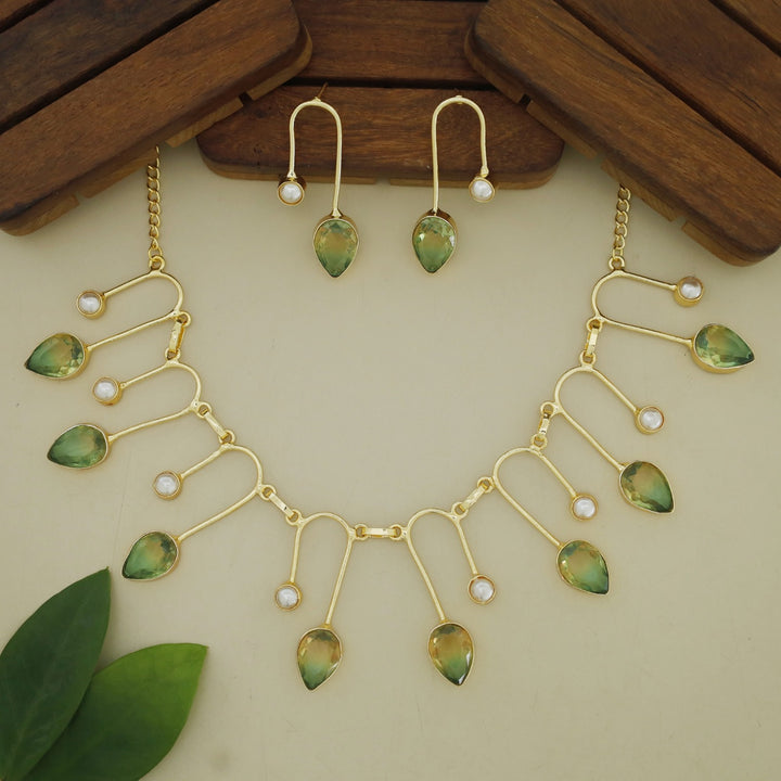 Delta Golden Glossy Drop Pearl Neckpiece With Earring