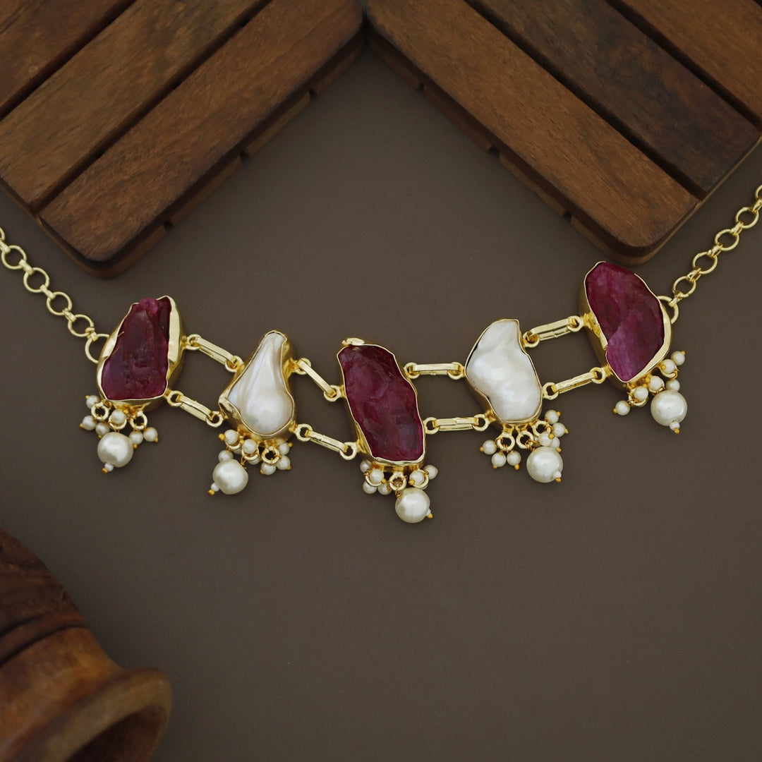 Bethany Raw Stone With Baroque Choker