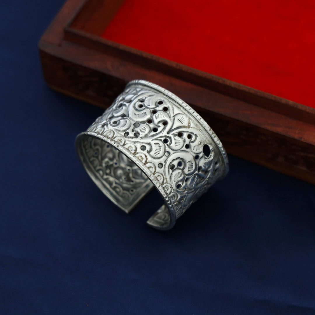 Maalika Antique Silver Hand-Cuff