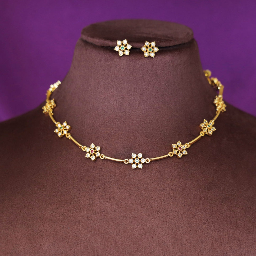 Jaisree Stick Flower Short Neckpiece / Choker with Stud