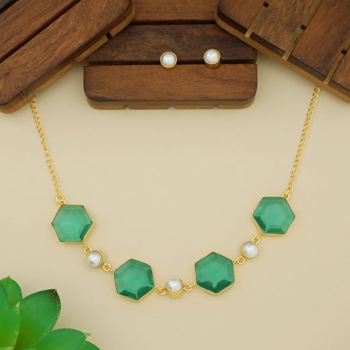 4 Hexa Glossy Pearl Choker with Stud