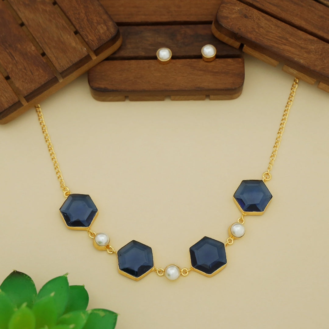 4 Hexa Glossy Pearl Choker with Stud