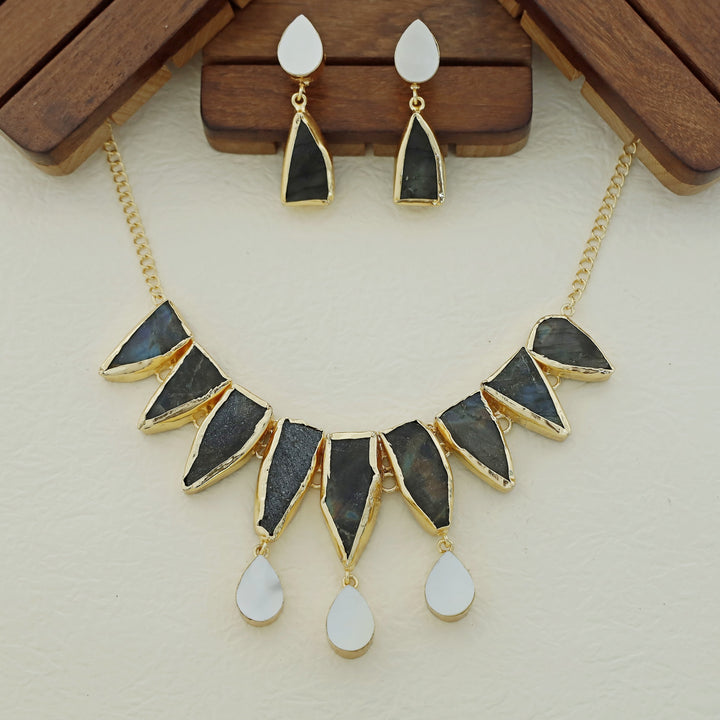 Augusta MOP + Dyed + Raw Stone Short Neckpiece With Earring