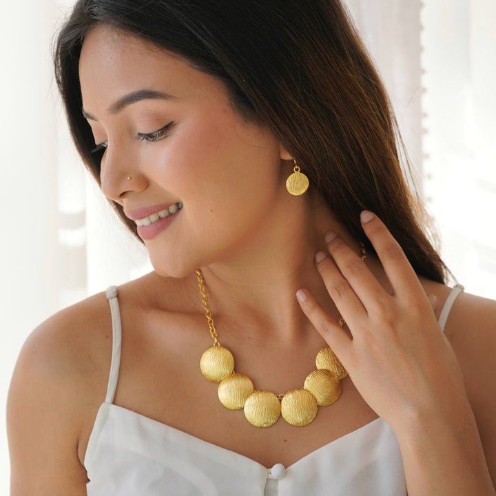 Golden Textured Thoda Neckpiece / Choker With Drop