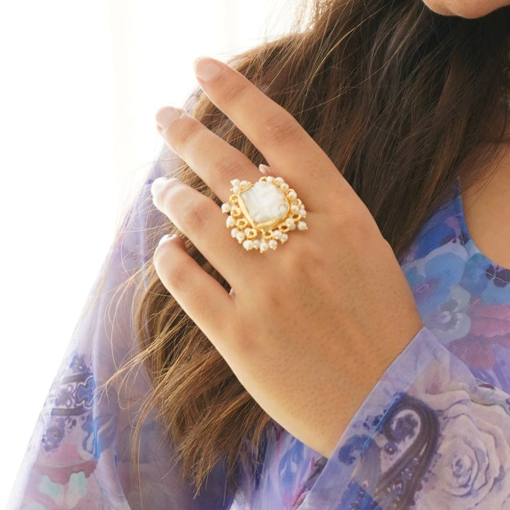 Drizza Cluster Pearl Baroque Ring