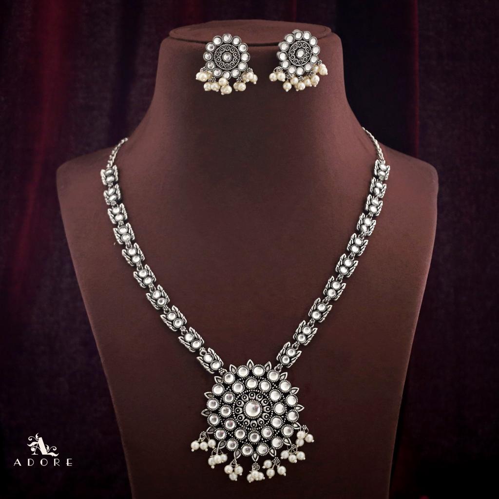 Aarcha Neckpiece With Earring
