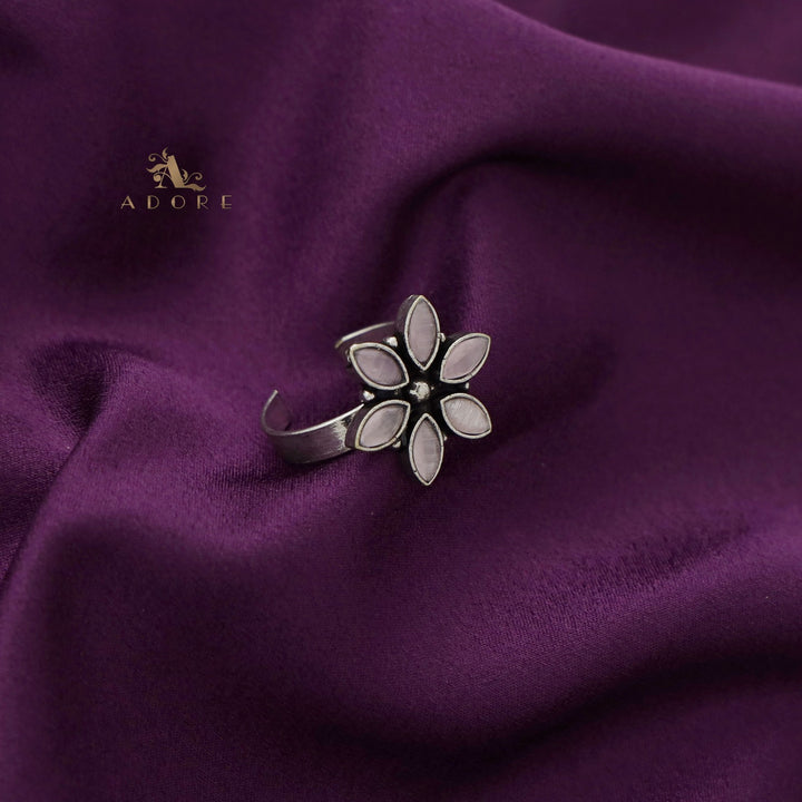 Flora Glossy Flower Ring