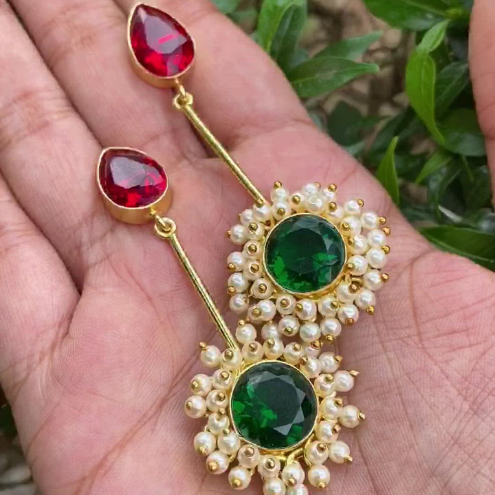 Aabheri Stem Glossy With Pearl Earring