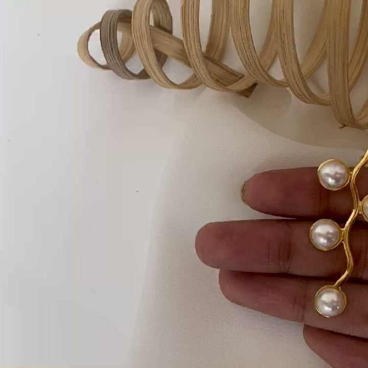 Golden Zaiyana Pearl Earring