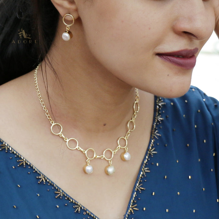 Golden Circle With Pearl Neckpiece With Earring