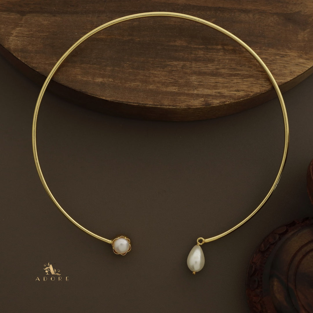 Lexa Pearly Neck Cuff