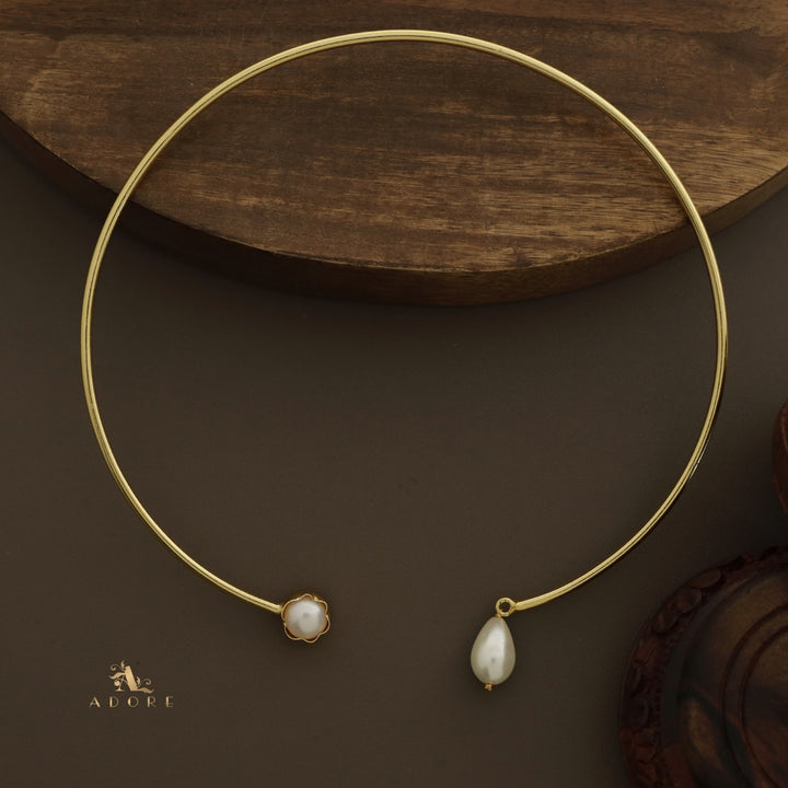 Lexa Pearly Neck Cuff