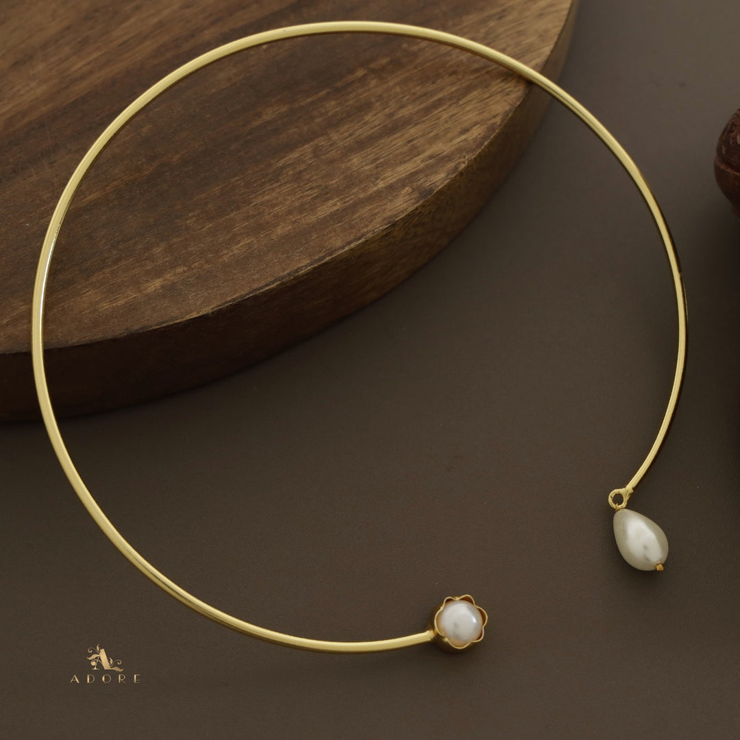 Lexa Pearly Neck Cuff