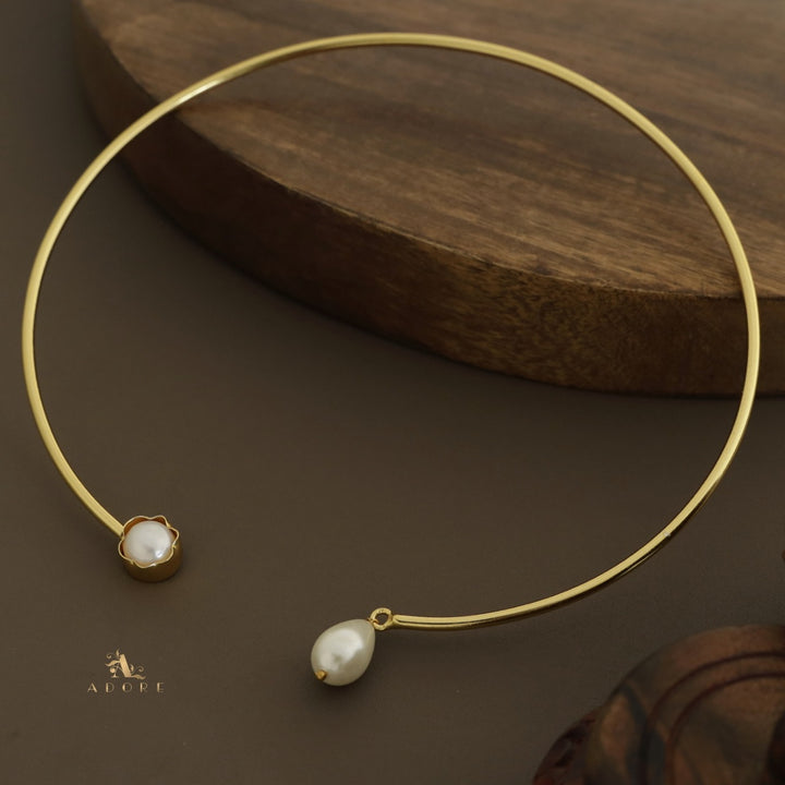 Lexa Pearly Neck Cuff
