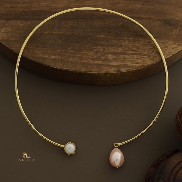 Lexa Pearly Neck Cuff