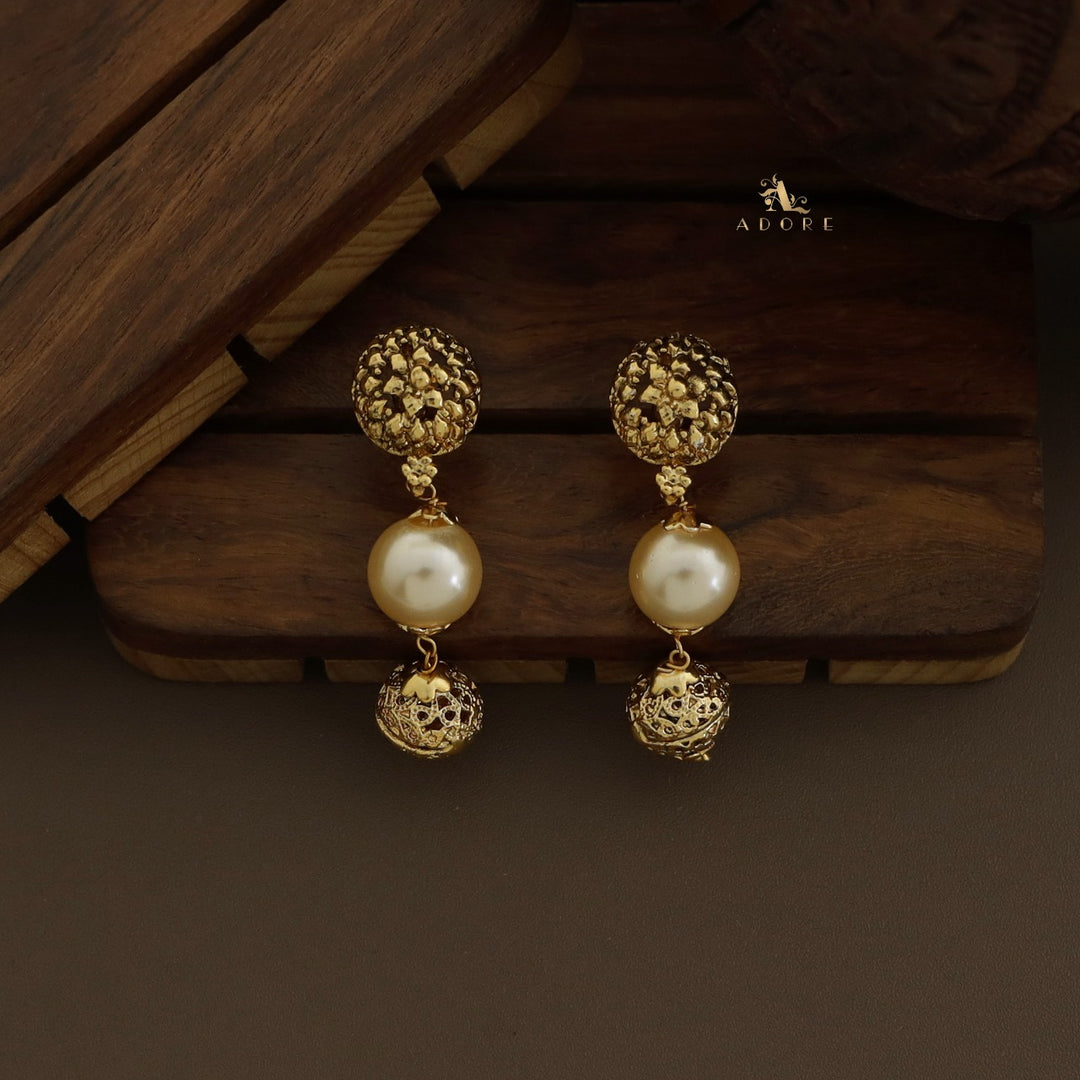 Shreshi Pearl Neckpiece With Earring