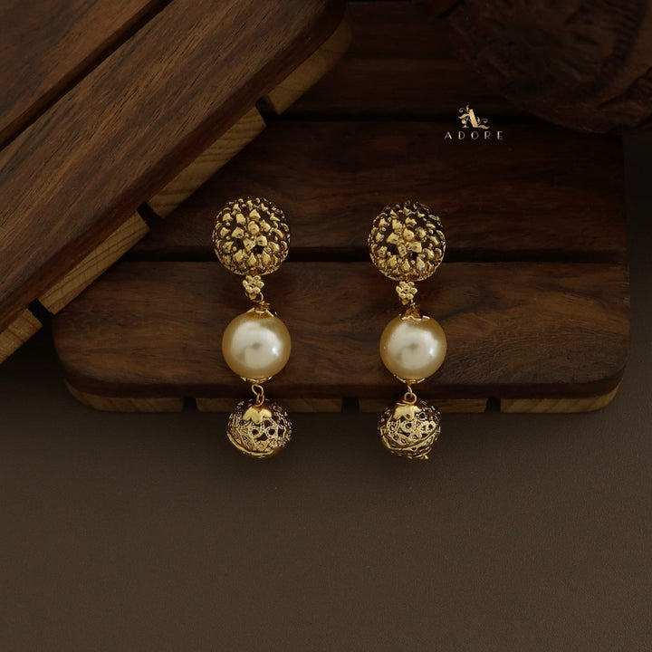 Shreshi Pearl Neckpiece With Earring