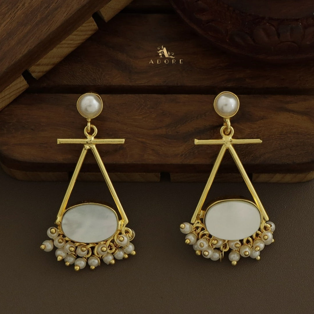 Evie Oval Glossy Cluster Pearl Earring