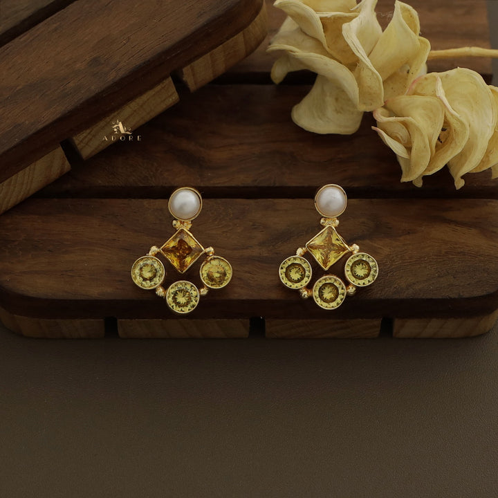 Earl Pearl Glossy Earring