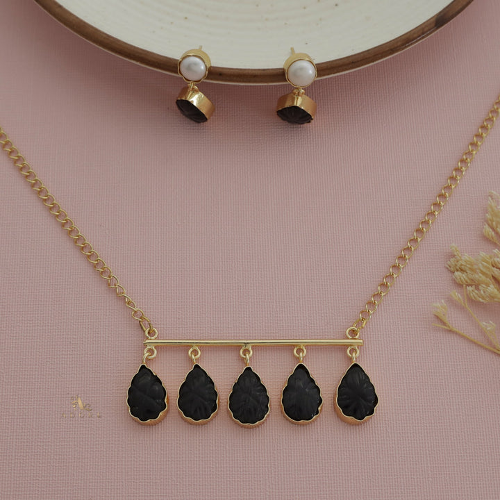 Tapsi 5 Carved Stone Neckpiece With Earring