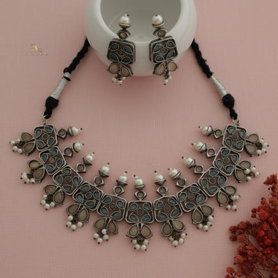 Ruthina Neckpiece With Earring