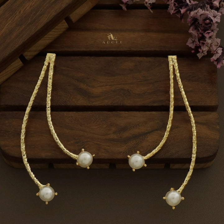 Textured Curvy Dual Pearl Earring