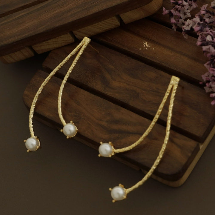 Textured Curvy Dual Pearl Earring