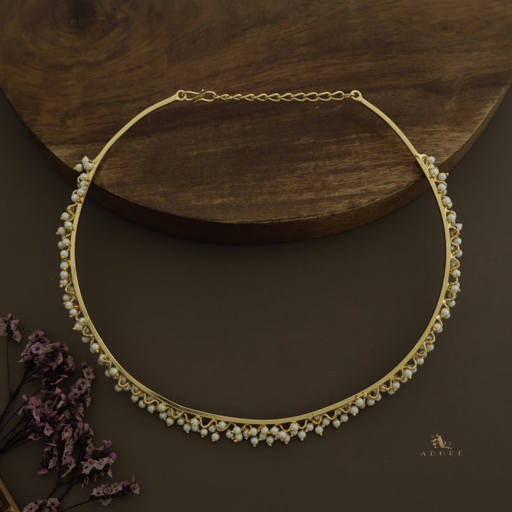 Misika Cluster Pearl Neck Cuff