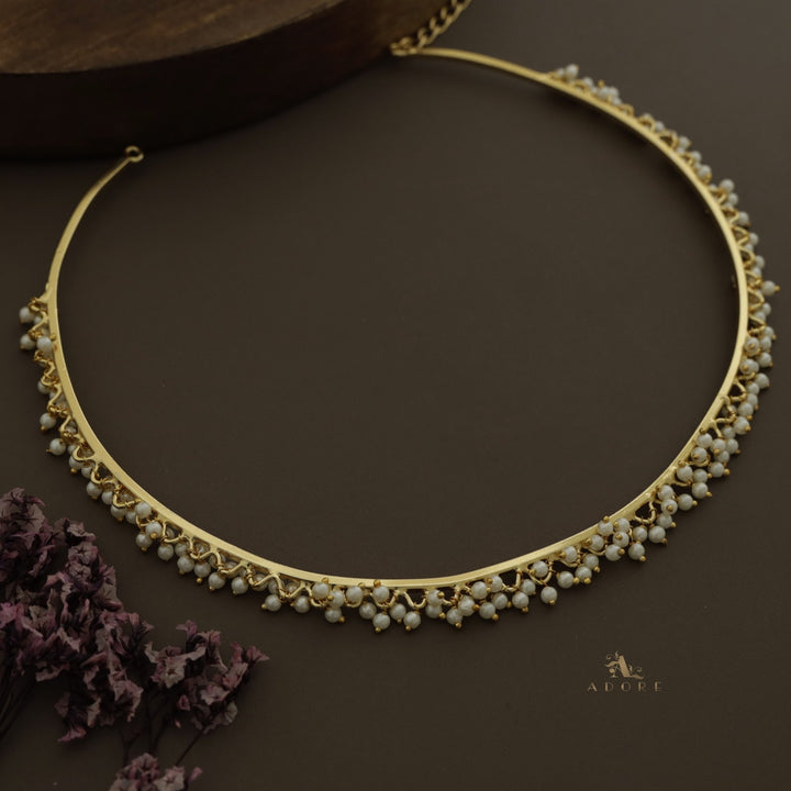 Misika Cluster Pearl Neck Cuff