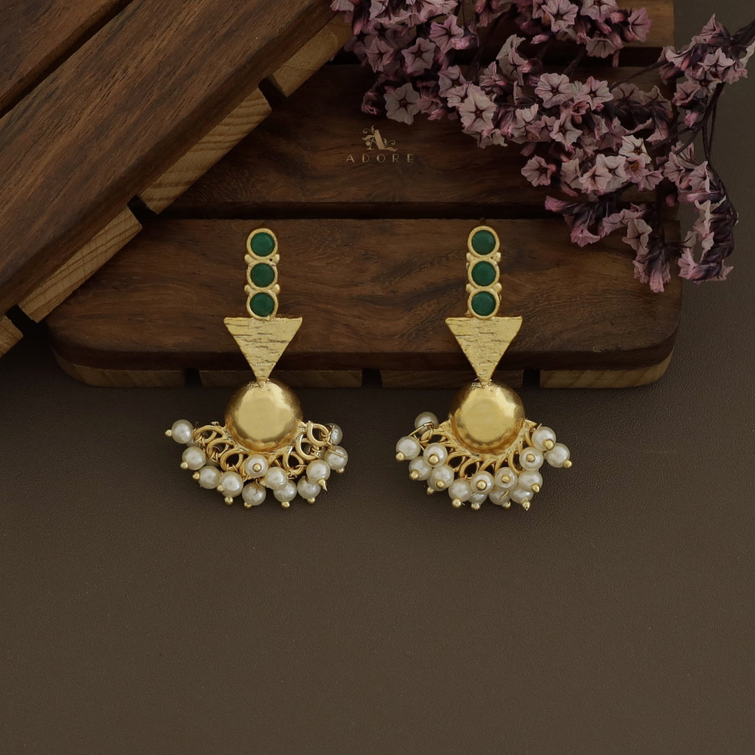 Golda Glossy Arrow Cluster Pearl Earring