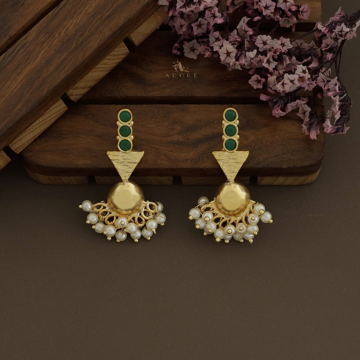 Golda Glossy Arrow Cluster Pearl Earring