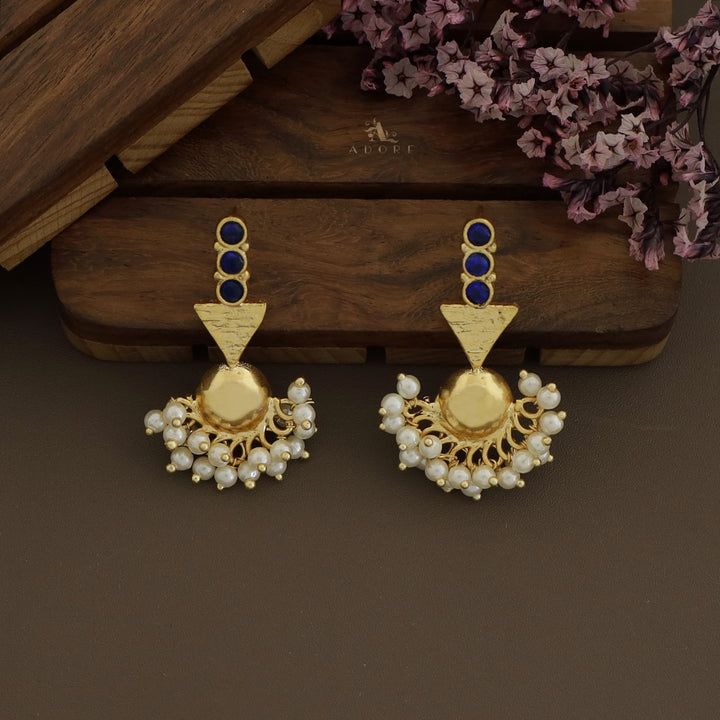 Golda Glossy Arrow Cluster Pearl Earring