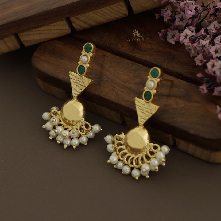 Golda Glossy Arrow Cluster Pearl Earring