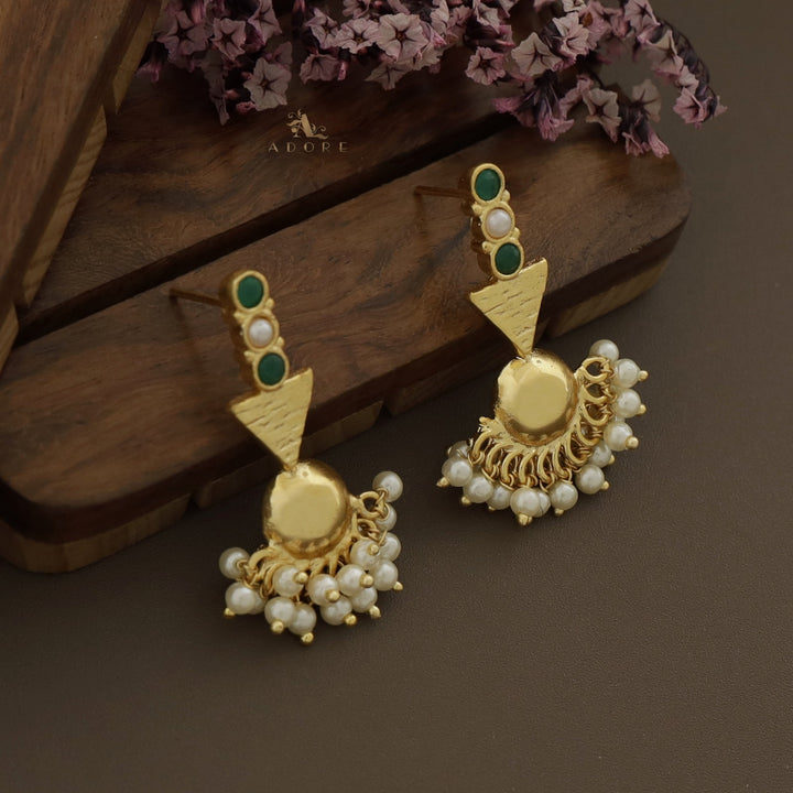 Golda Glossy Arrow Cluster Pearl Earring